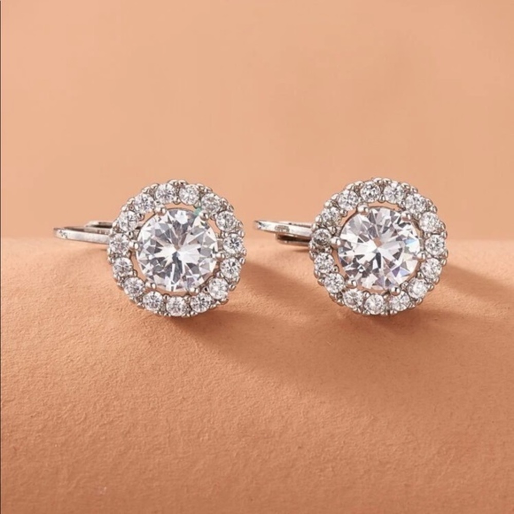 New Luxury Elegant Simulated Diamonds Studs